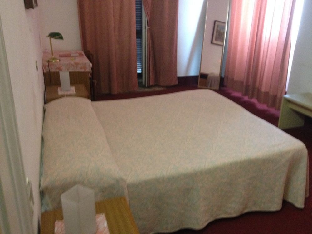 Hotel Moderno Лекко Экстерьер фото