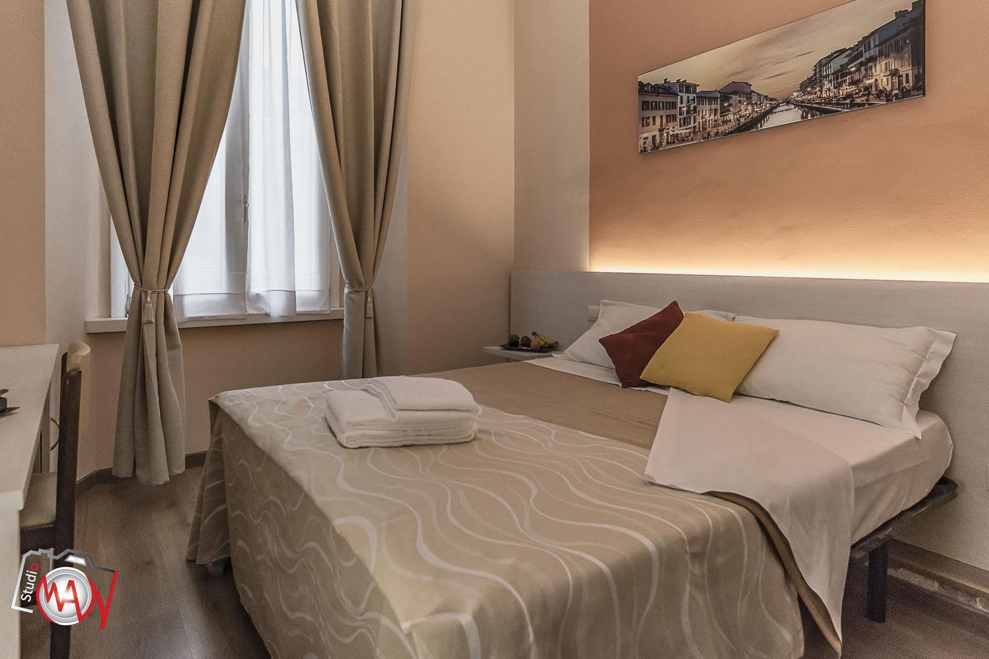 Hotel Moderno Лекко Экстерьер фото