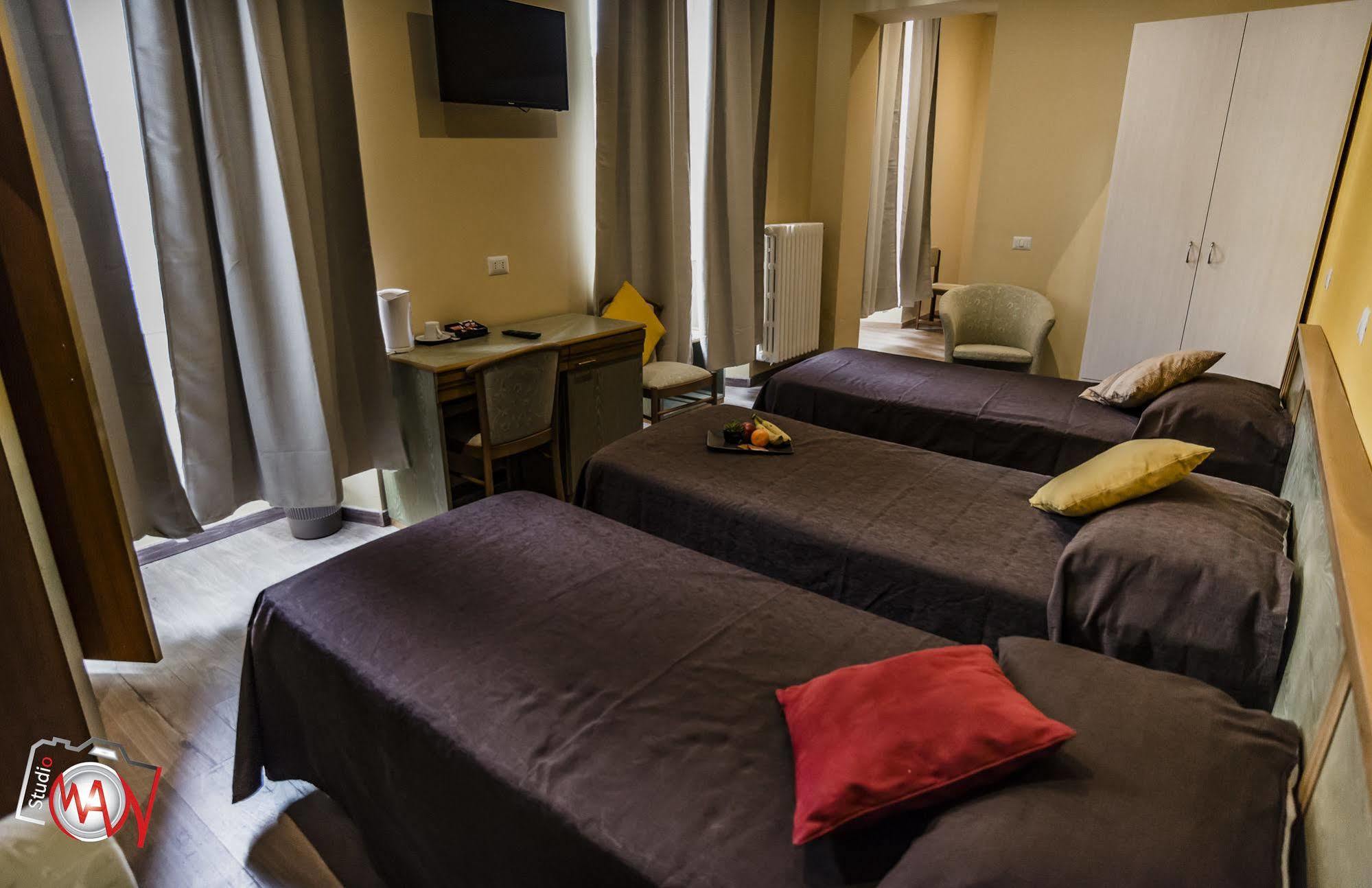 Hotel Moderno Лекко Экстерьер фото