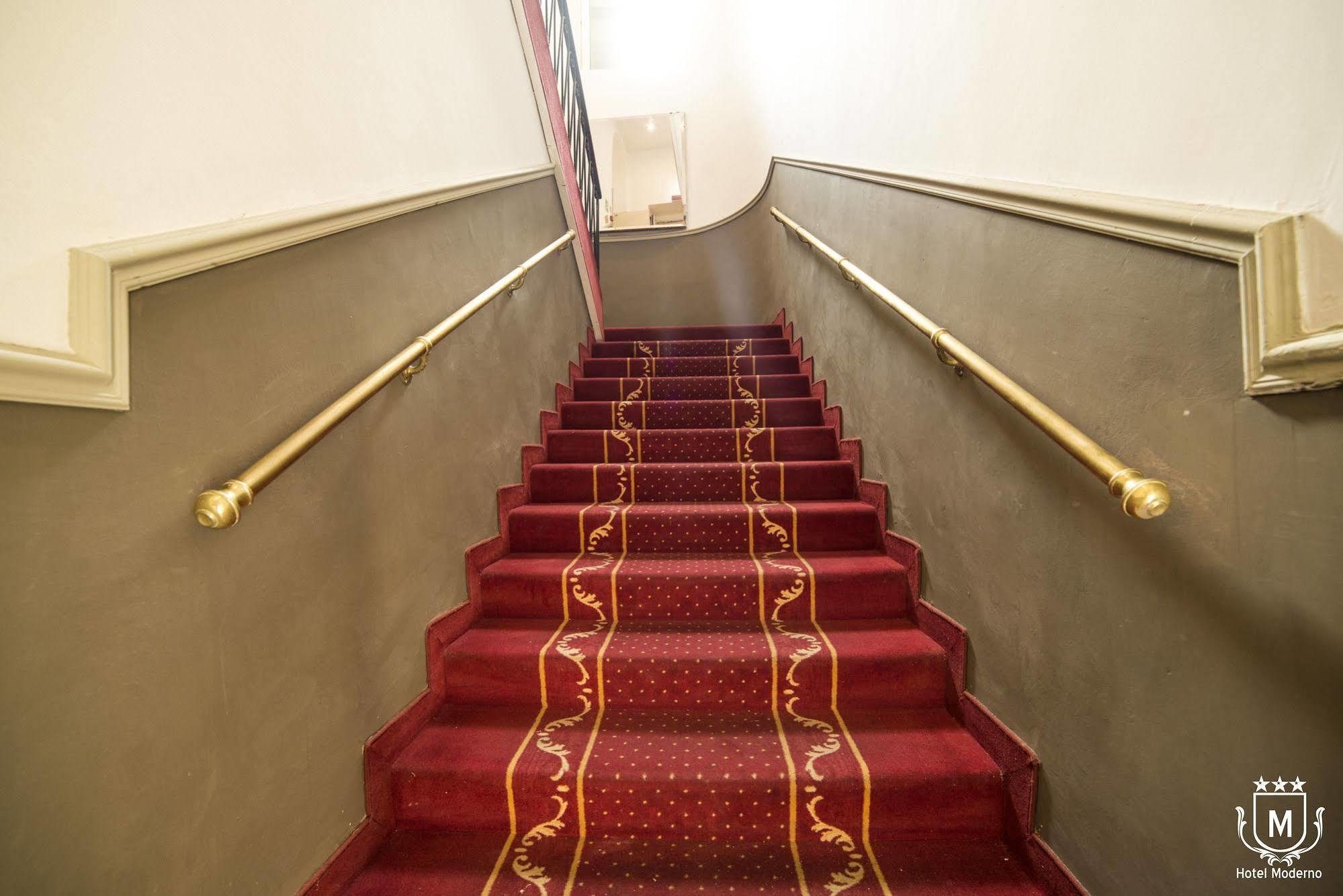 Hotel Moderno Лекко Экстерьер фото