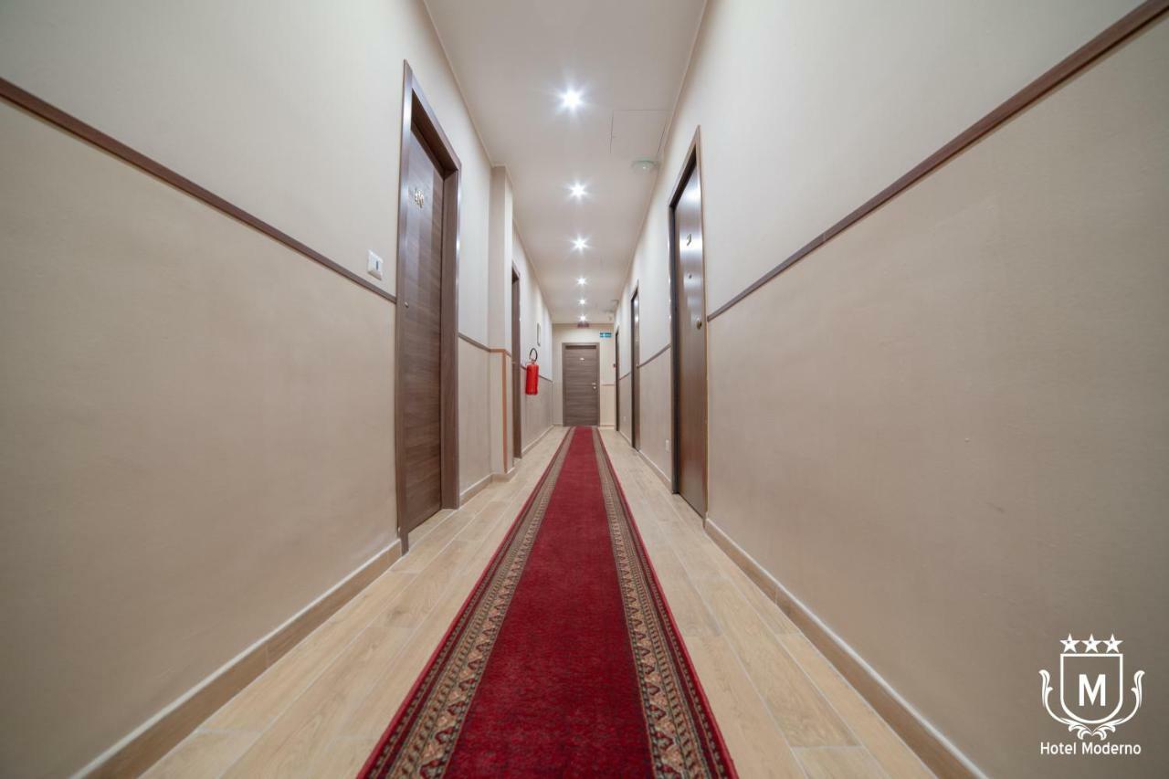 Hotel Moderno Лекко Экстерьер фото